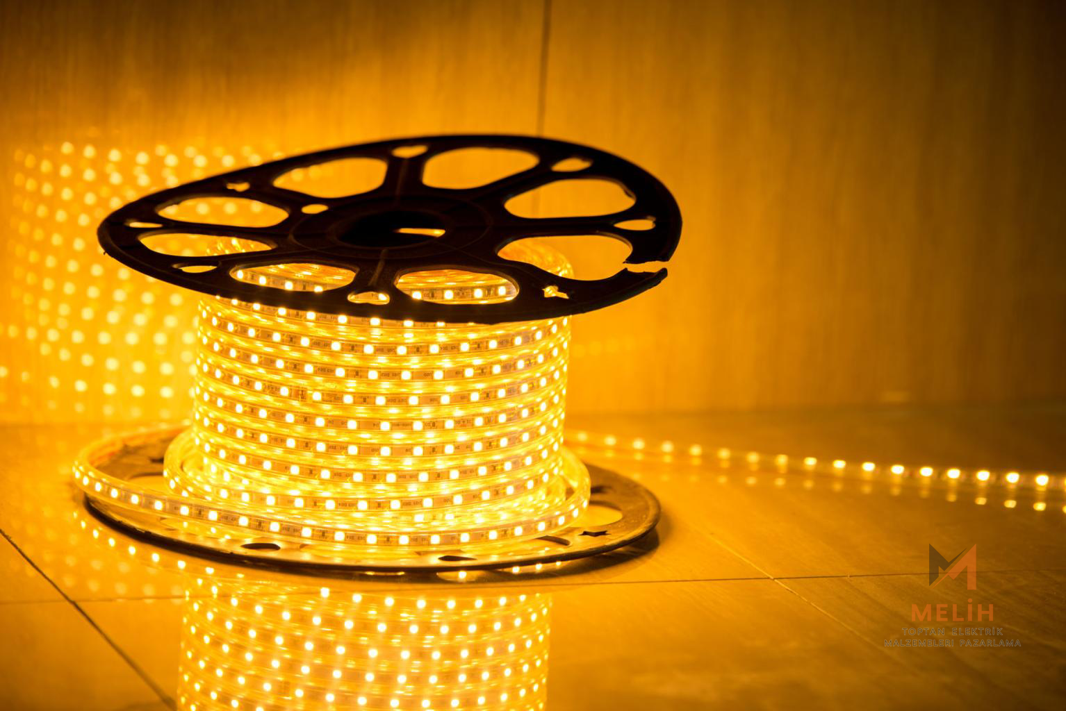 220V Şerit LED (10 cm’de Kesilebilir) + 220V Fiş